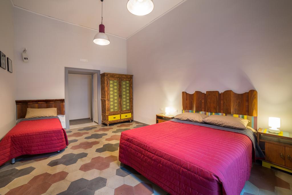 Bed and Breakfast The Foria House By House In Nápoles Habitación foto